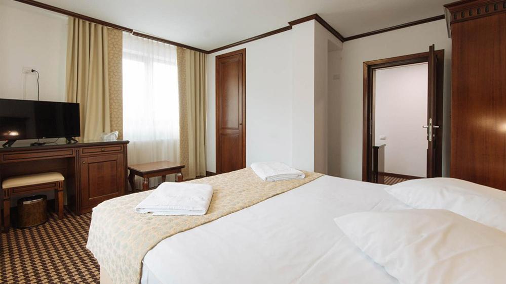 Hotel Alpin Rarau Campulung Moldovenesc Bagian luar foto