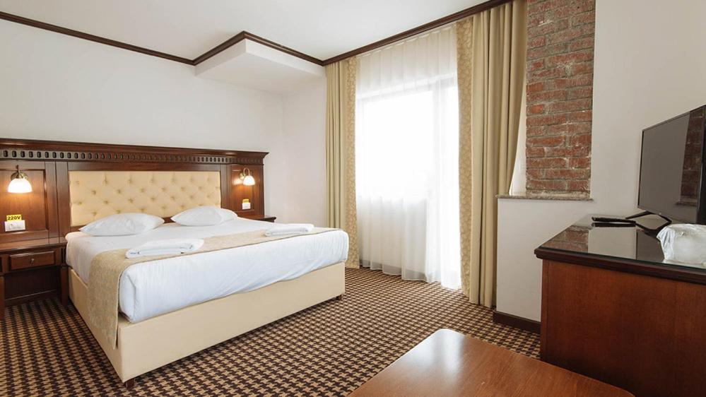 Hotel Alpin Rarau Campulung Moldovenesc Bagian luar foto