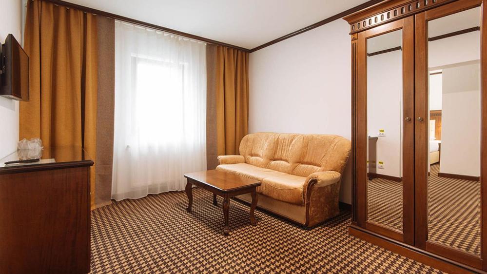 Hotel Alpin Rarau Campulung Moldovenesc Bagian luar foto