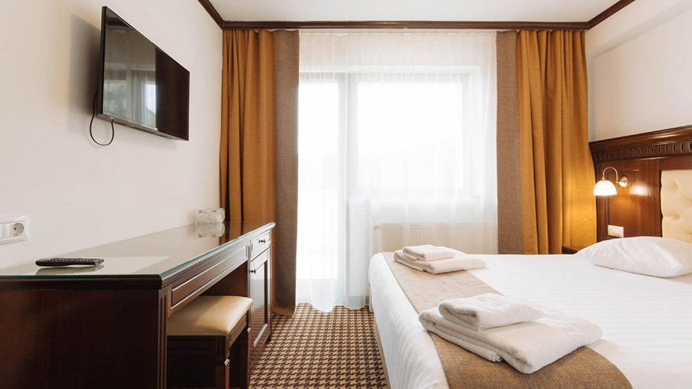 Hotel Alpin Rarau Campulung Moldovenesc Bagian luar foto