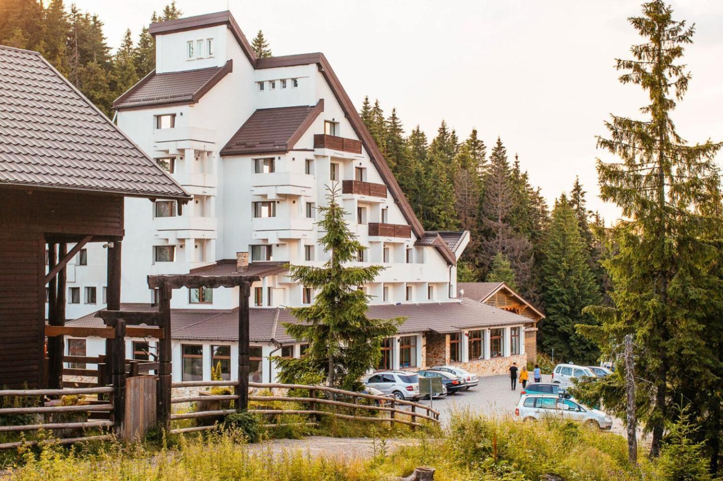 Hotel Alpin Rarau Campulung Moldovenesc Bagian luar foto